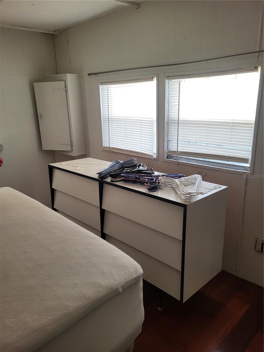 TB8431543 Property Photo