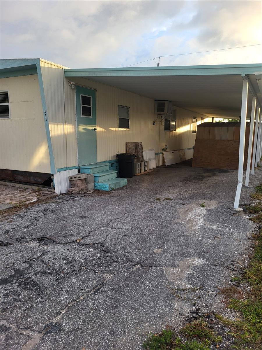 TB8431543 Property Photo