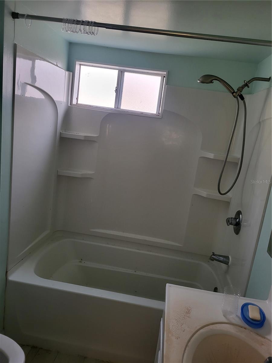 TB8431543 Property Photo