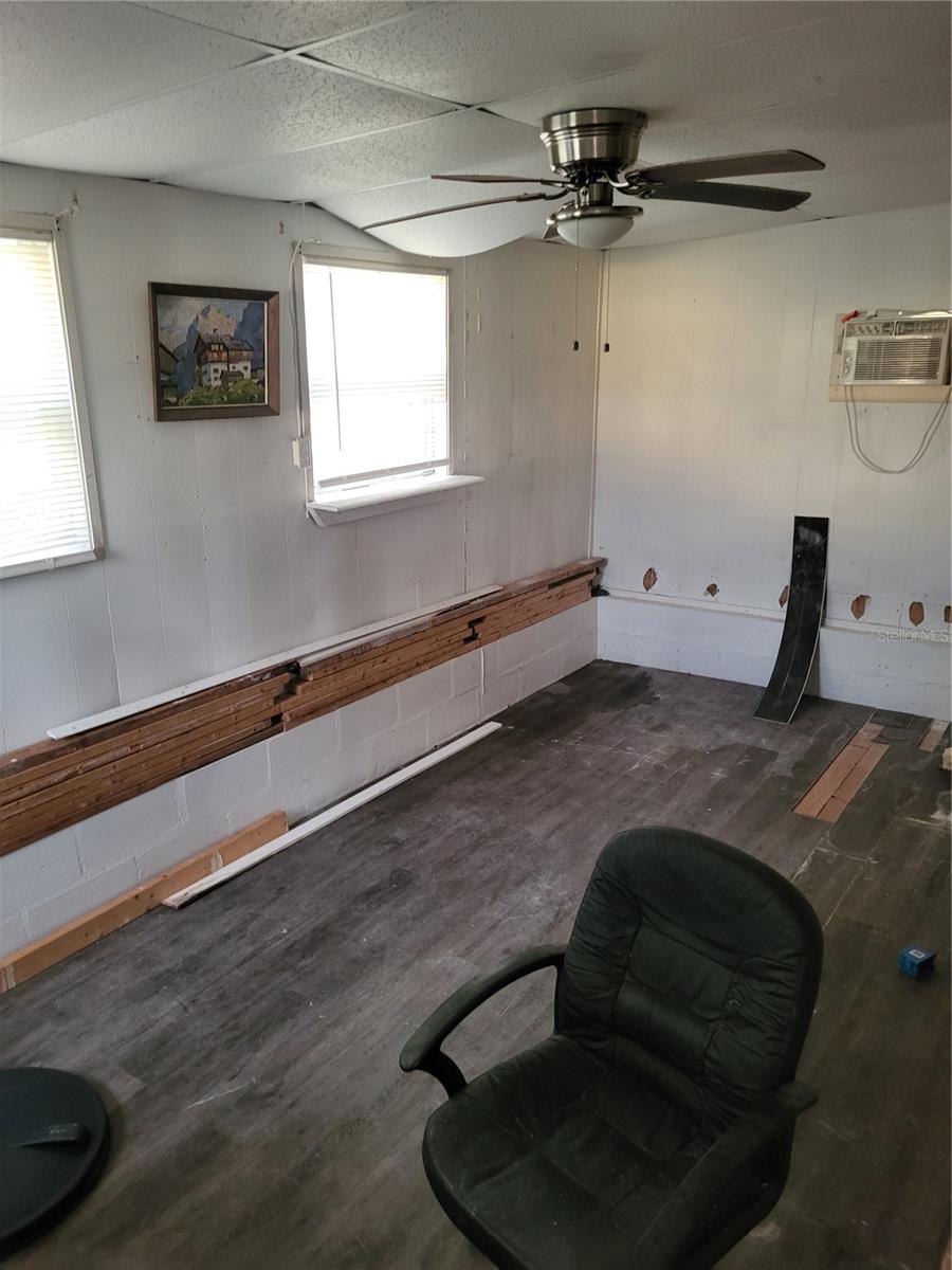 TB8431543 Property Photo