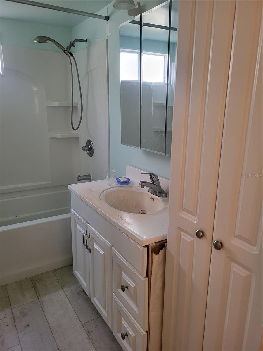 TB8431543 Property Photo