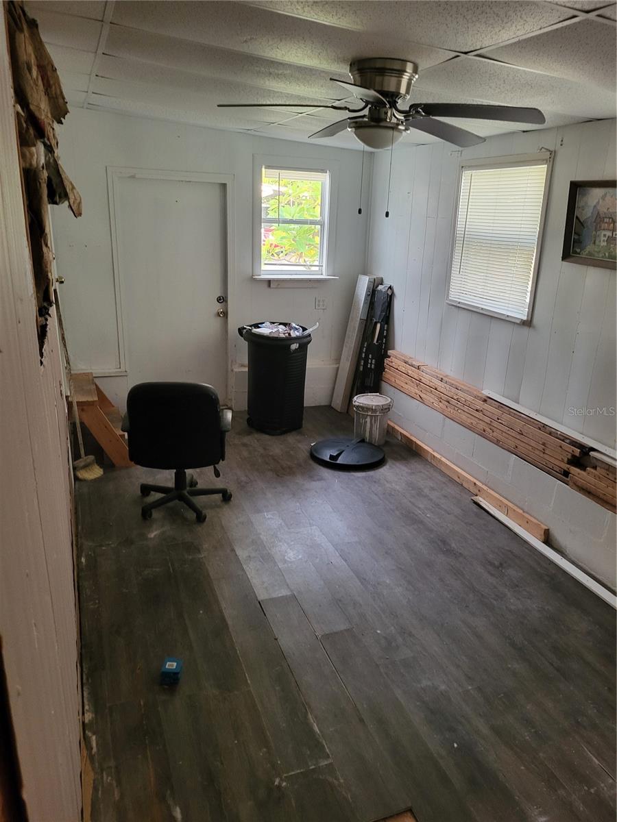 TB8431543 Property Photo