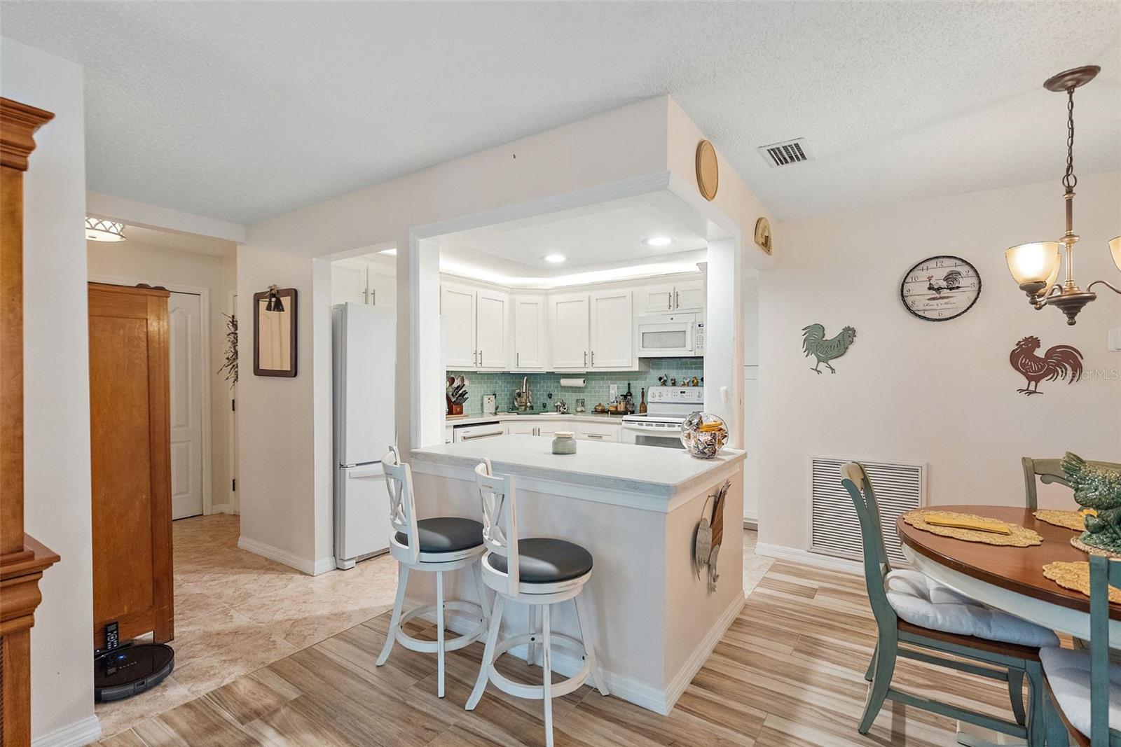 116 ELMWOOD CIR, SEMINOLE, FL, 33777