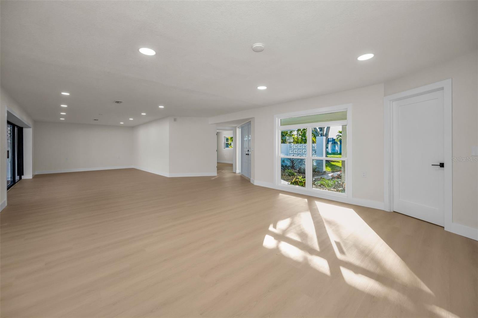 1695 CLEARWATER HARBOR DR, LARGO, FL, 33770