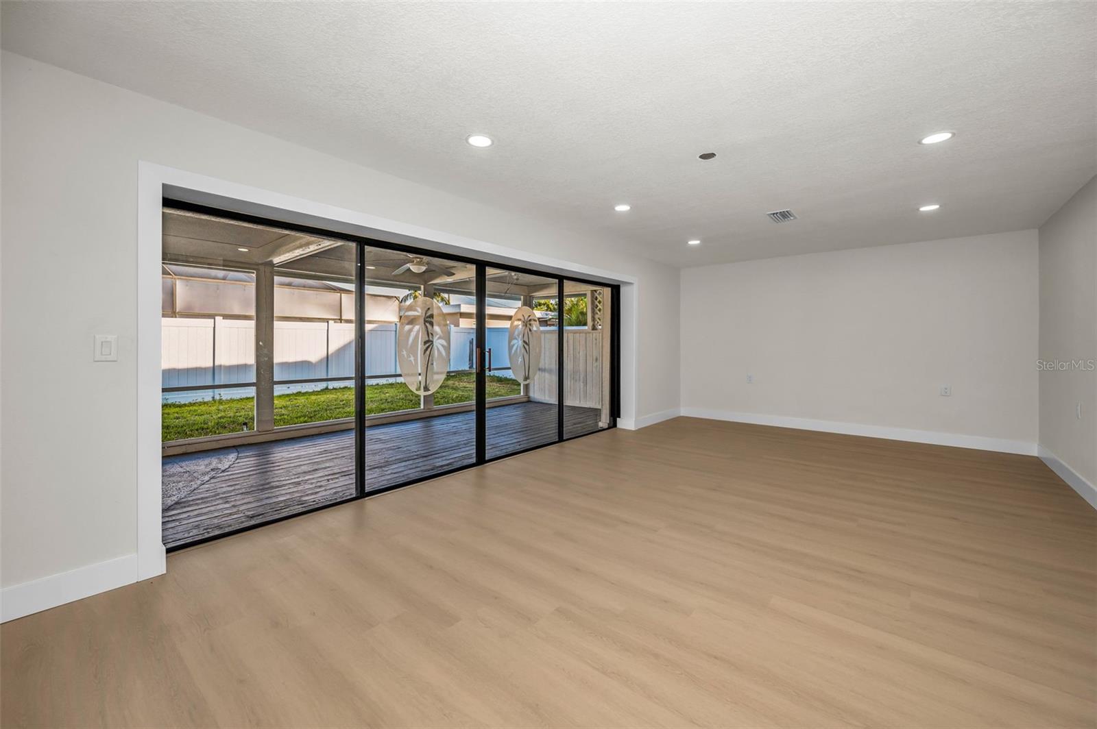 1695 CLEARWATER HARBOR DR, LARGO, FL, 33770