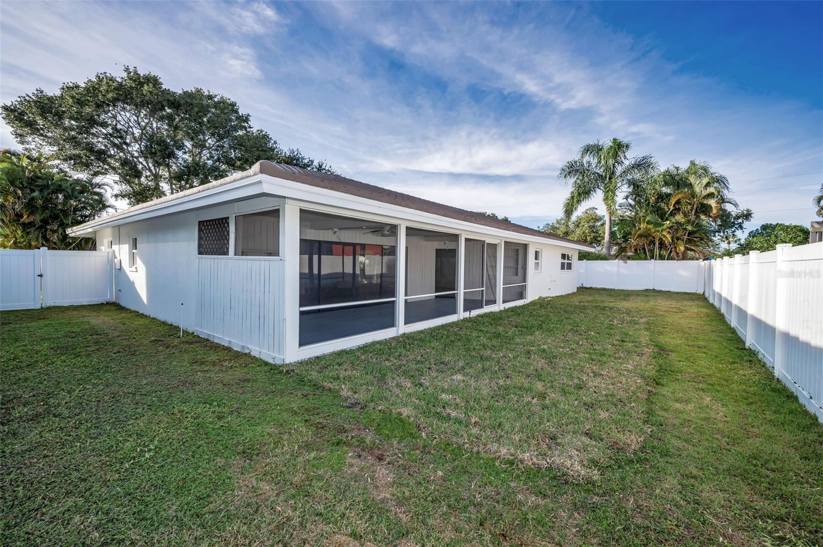 1695 CLEARWATER HARBOR DR, LARGO, FL, 33770