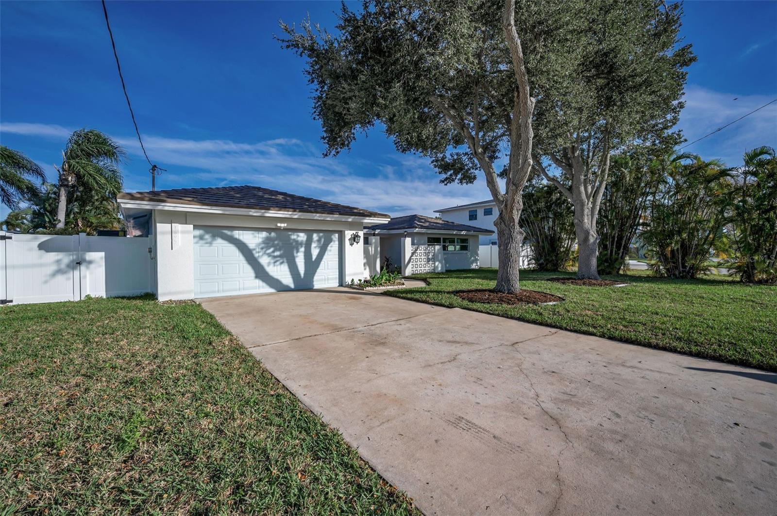 1695 CLEARWATER HARBOR DR, LARGO, FL, 33770