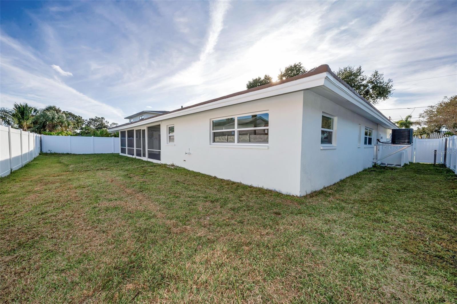 1695 CLEARWATER HARBOR DR, LARGO, FL, 33770