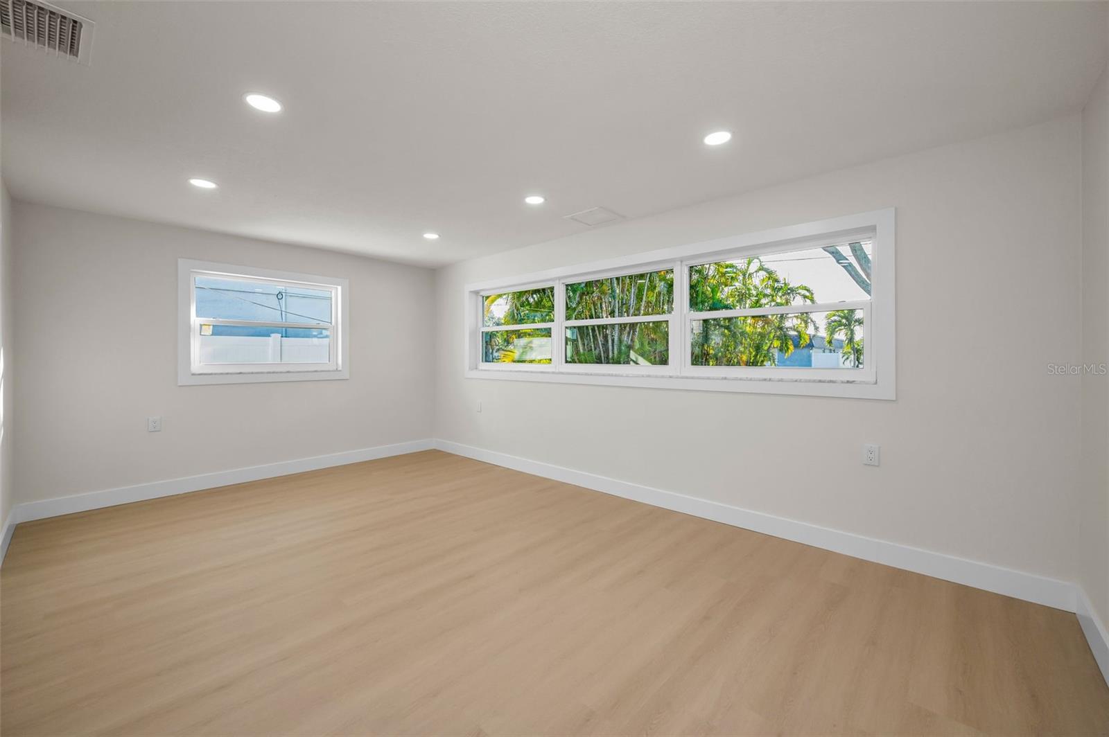 1695 CLEARWATER HARBOR DR, LARGO, FL, 33770