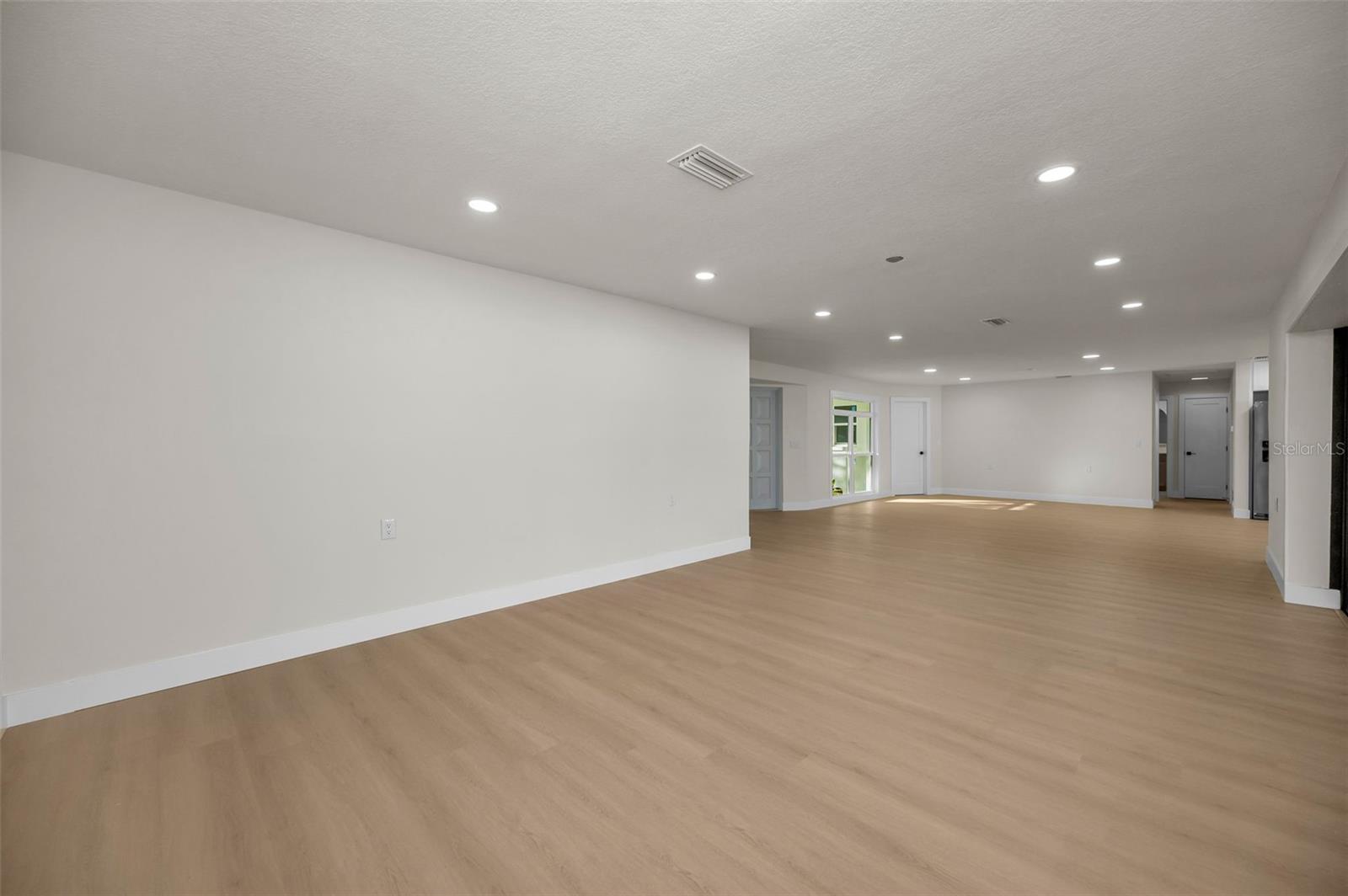 1695 CLEARWATER HARBOR DR, LARGO, FL, 33770