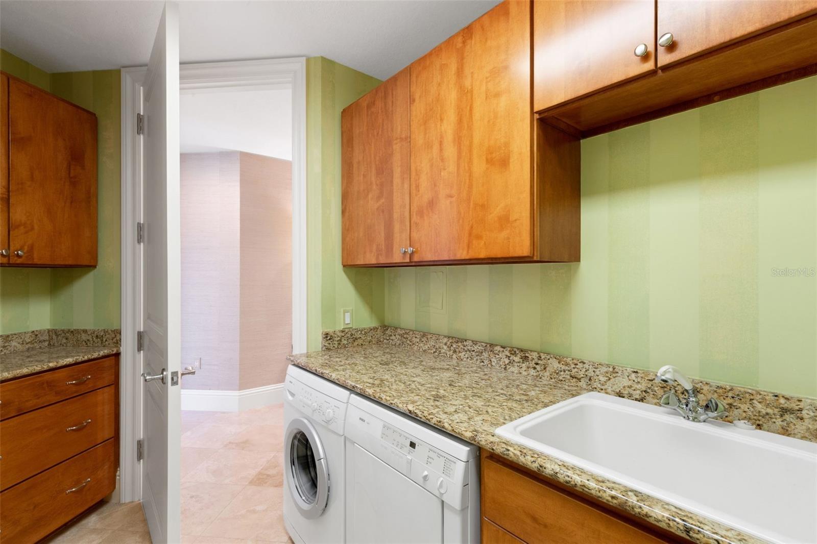 A4666344 Property Photo