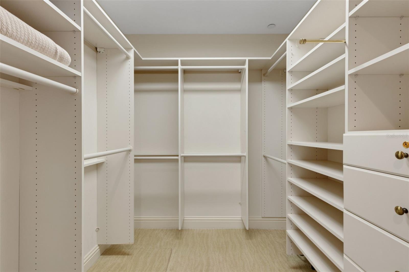 A4666344 Property Photo