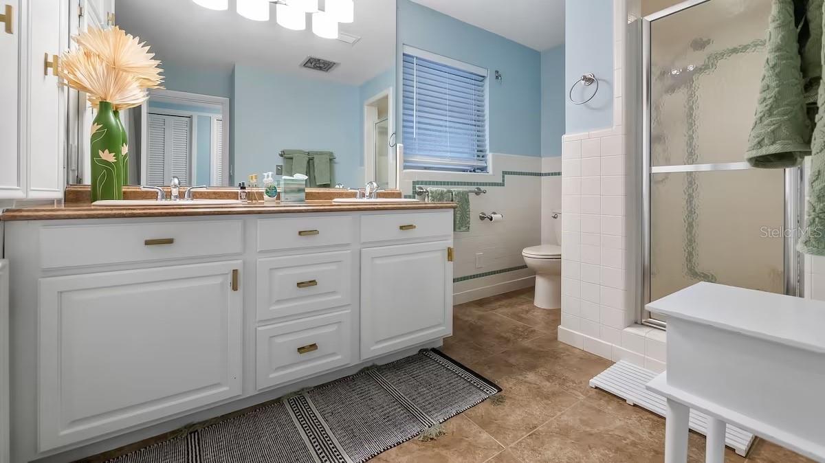 O6347549 Property Photo