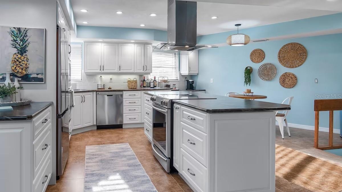 O6347549 Property Photo