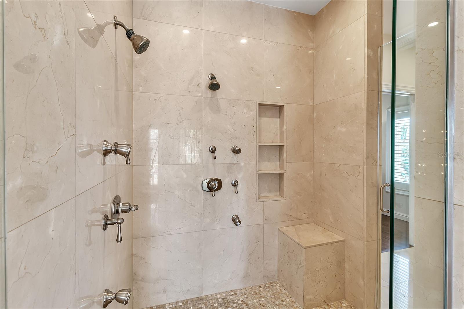 A4666354 Property Photo