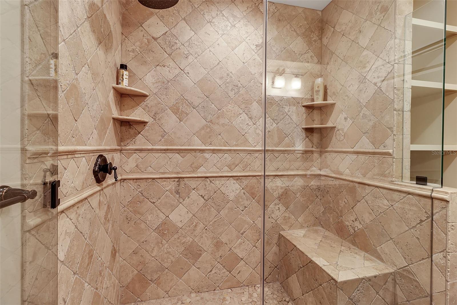 A4666354 Property Photo