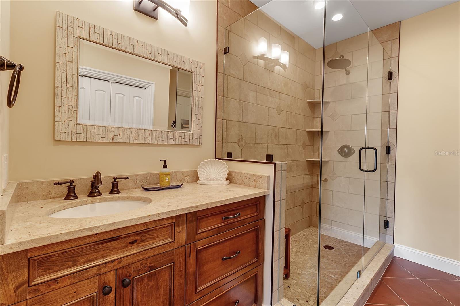 A4666354 Property Photo