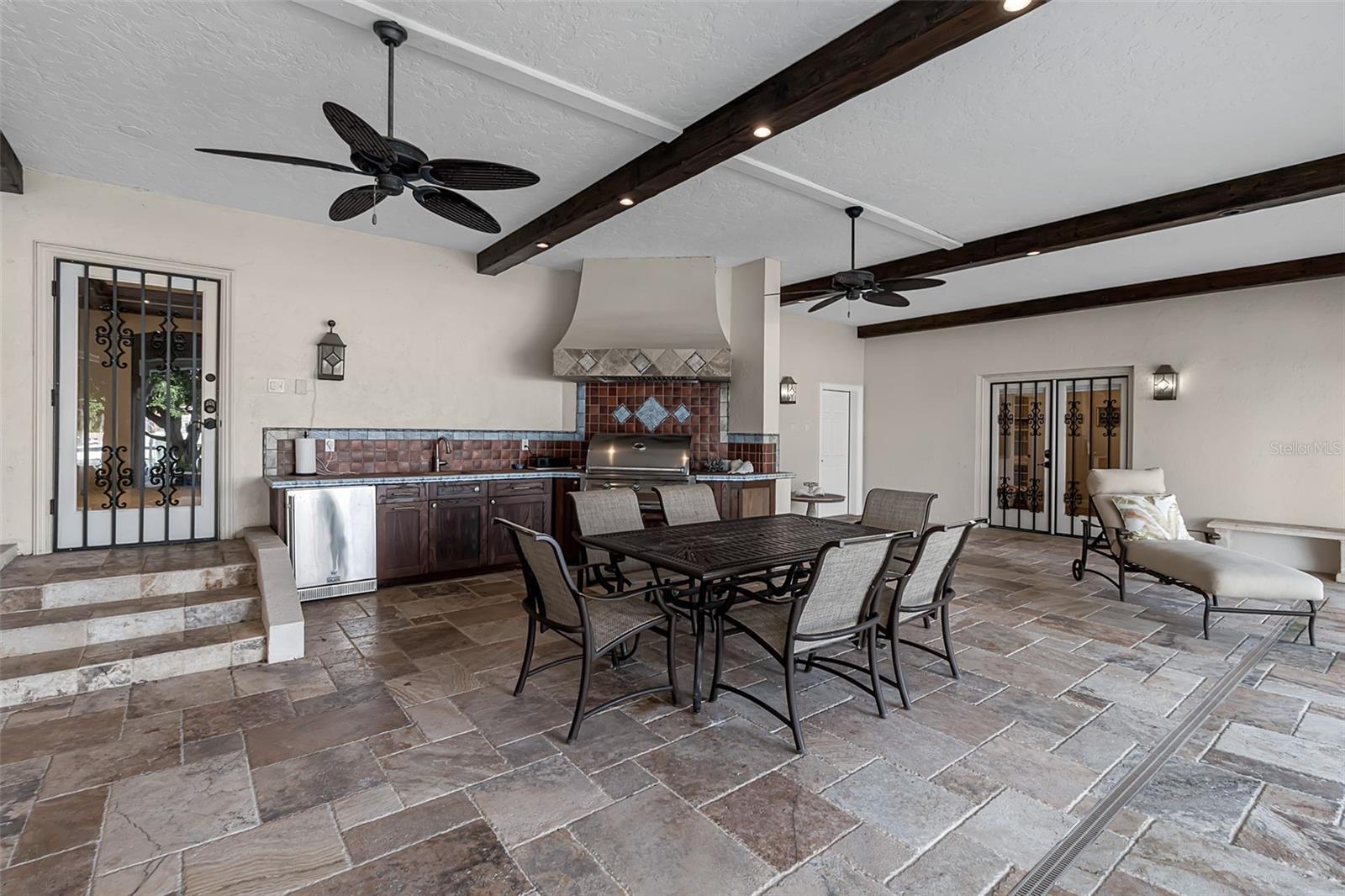 A4666354 Property Photo