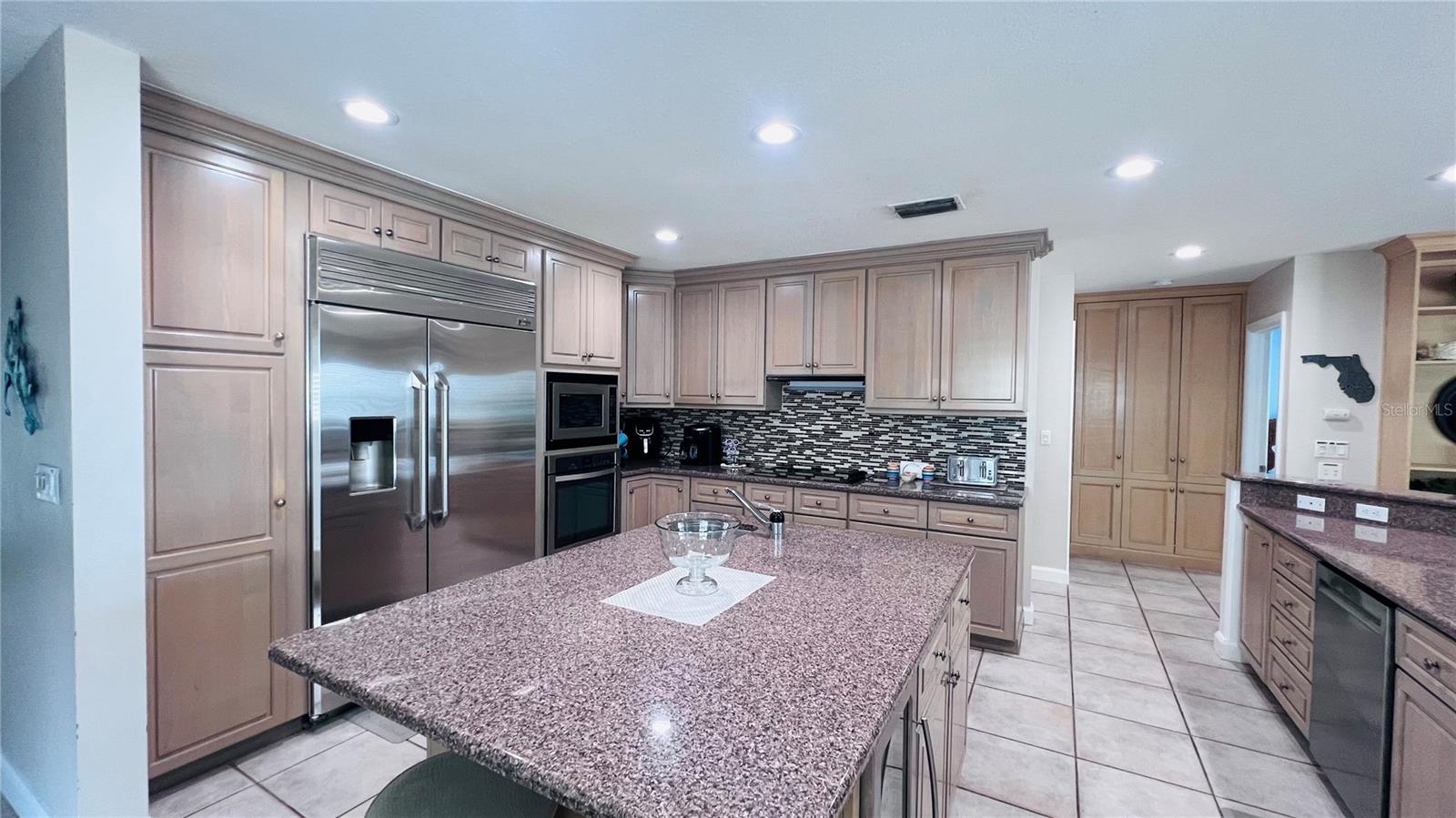 TB8431711 Property Photo