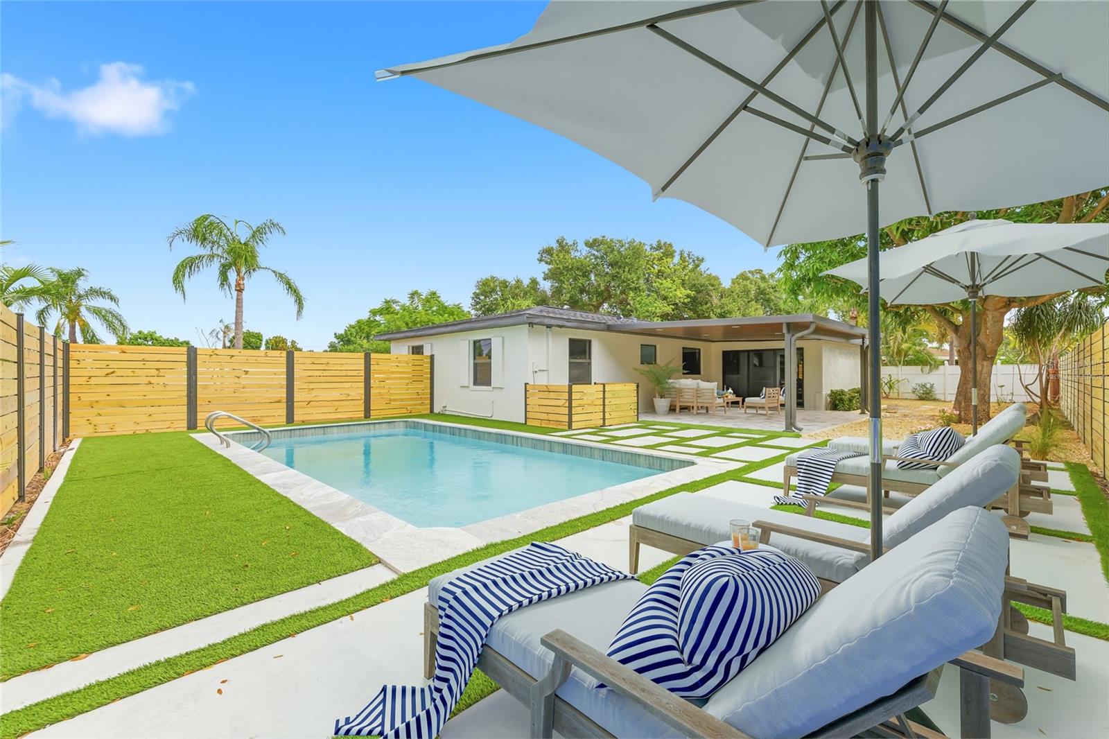 6196 44TH AVE N, KENNETH CITY, FL, 33709