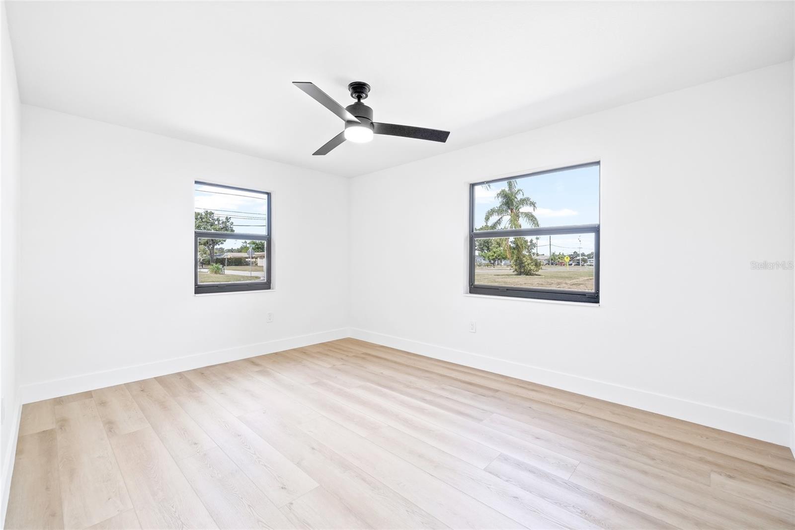 6196 44TH AVE N, KENNETH CITY, FL, 33709