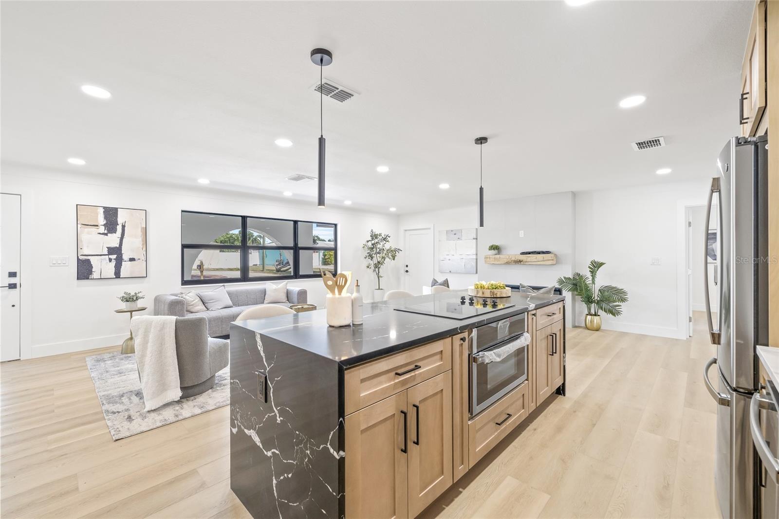 6196 44TH AVE N, KENNETH CITY, FL, 33709