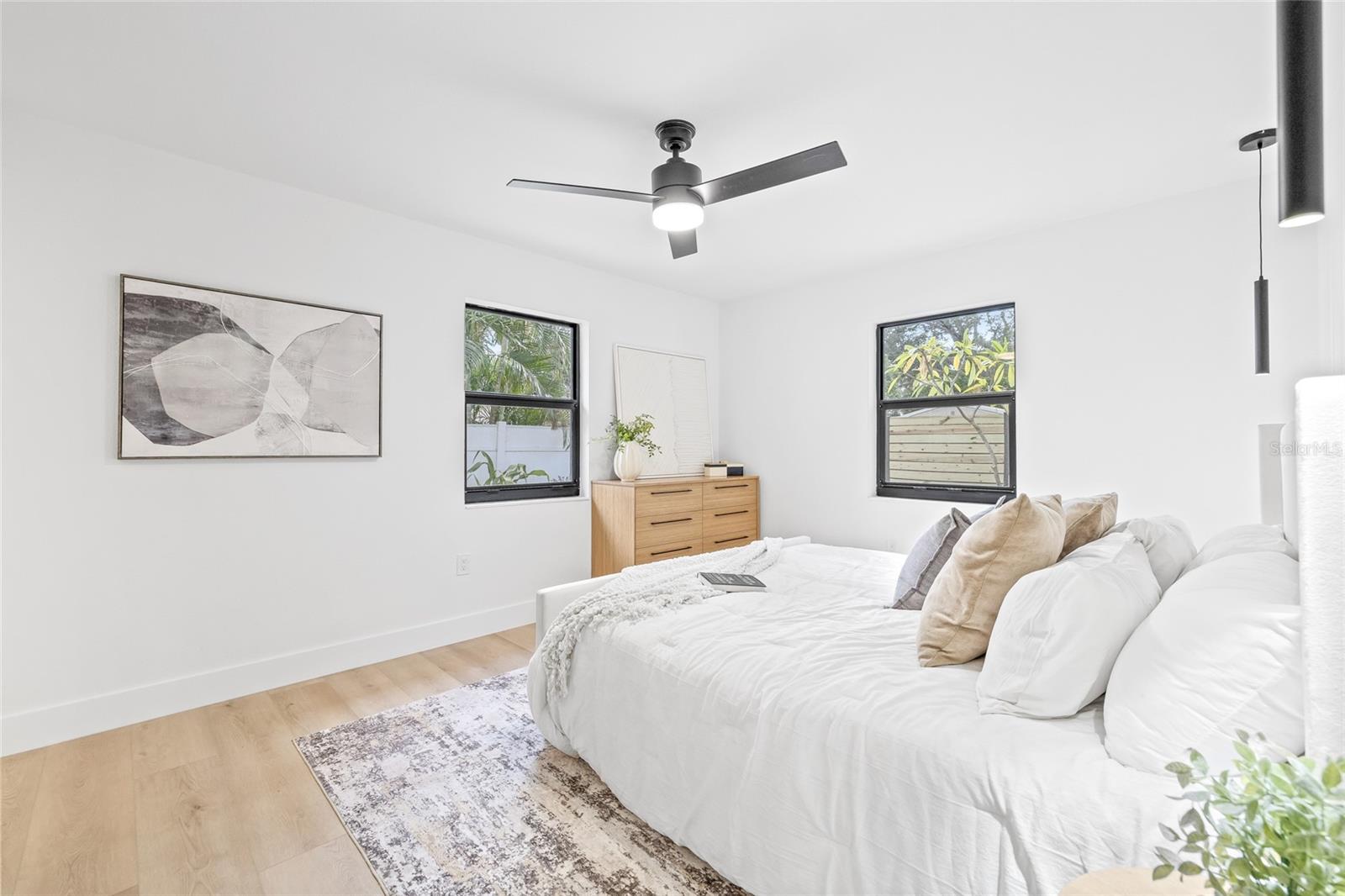 6196 44TH AVE N, KENNETH CITY, FL, 33709