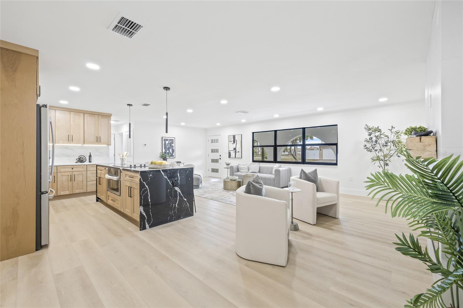 6196 44TH AVE N, KENNETH CITY, FL, 33709