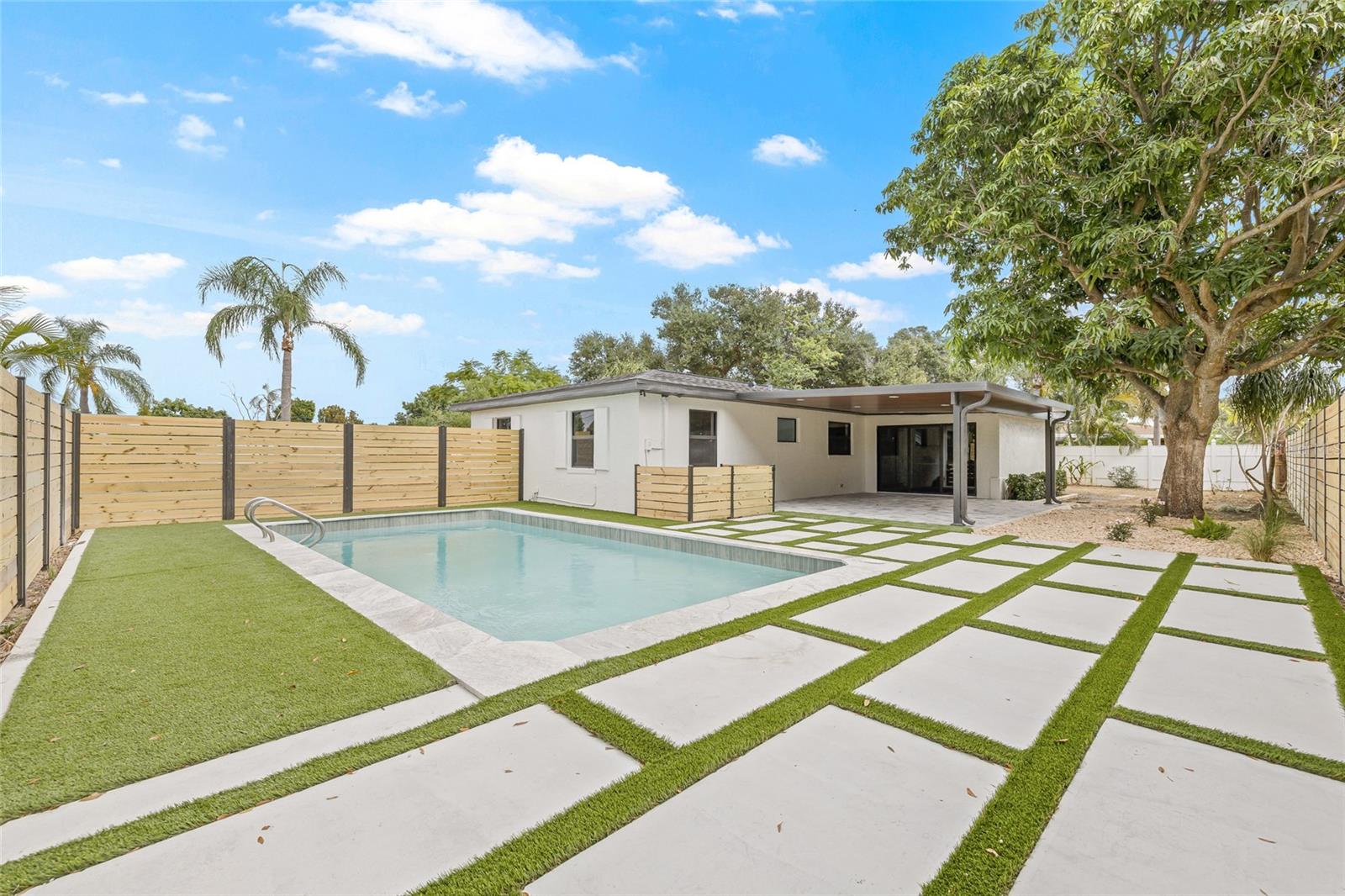 6196 44TH AVE N, KENNETH CITY, FL, 33709