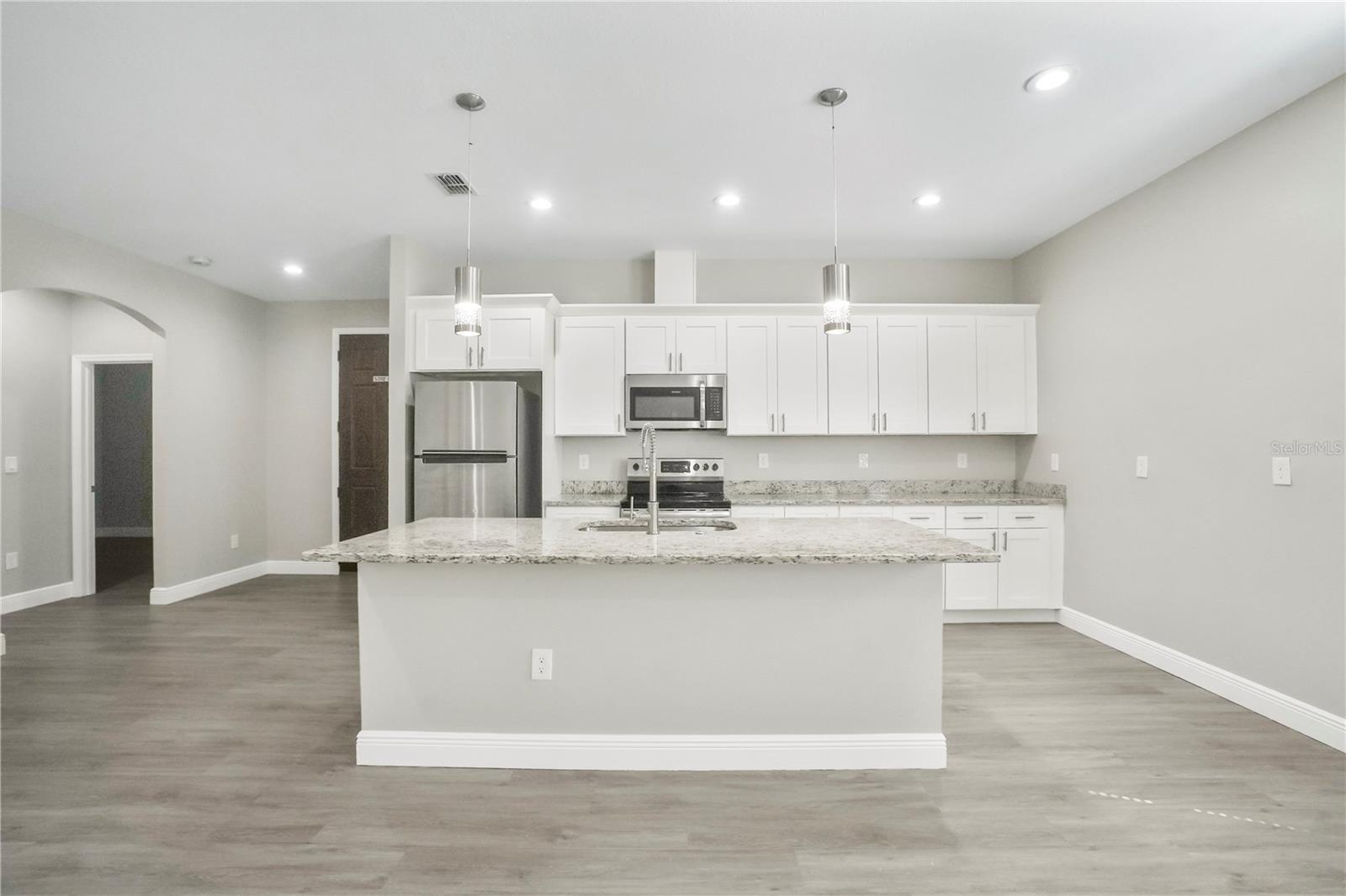 2922 W CHESTNUT ST, TAMPA, FL, 33607