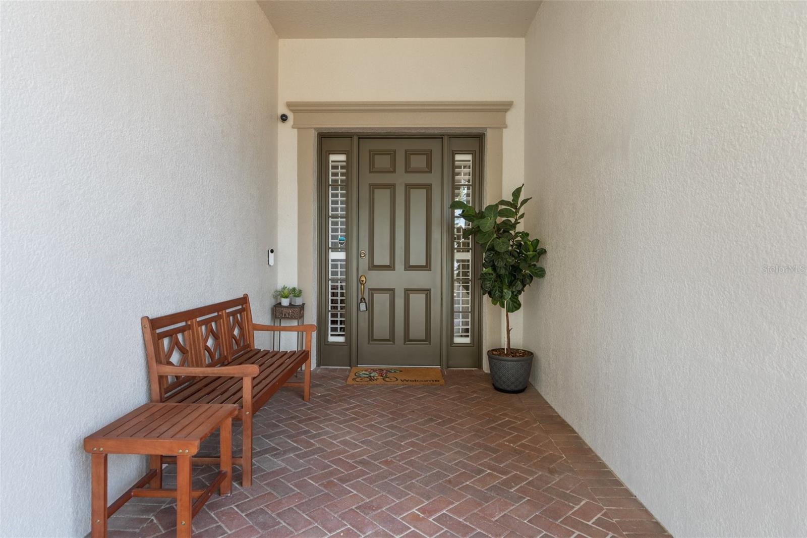 Inviting entrance way