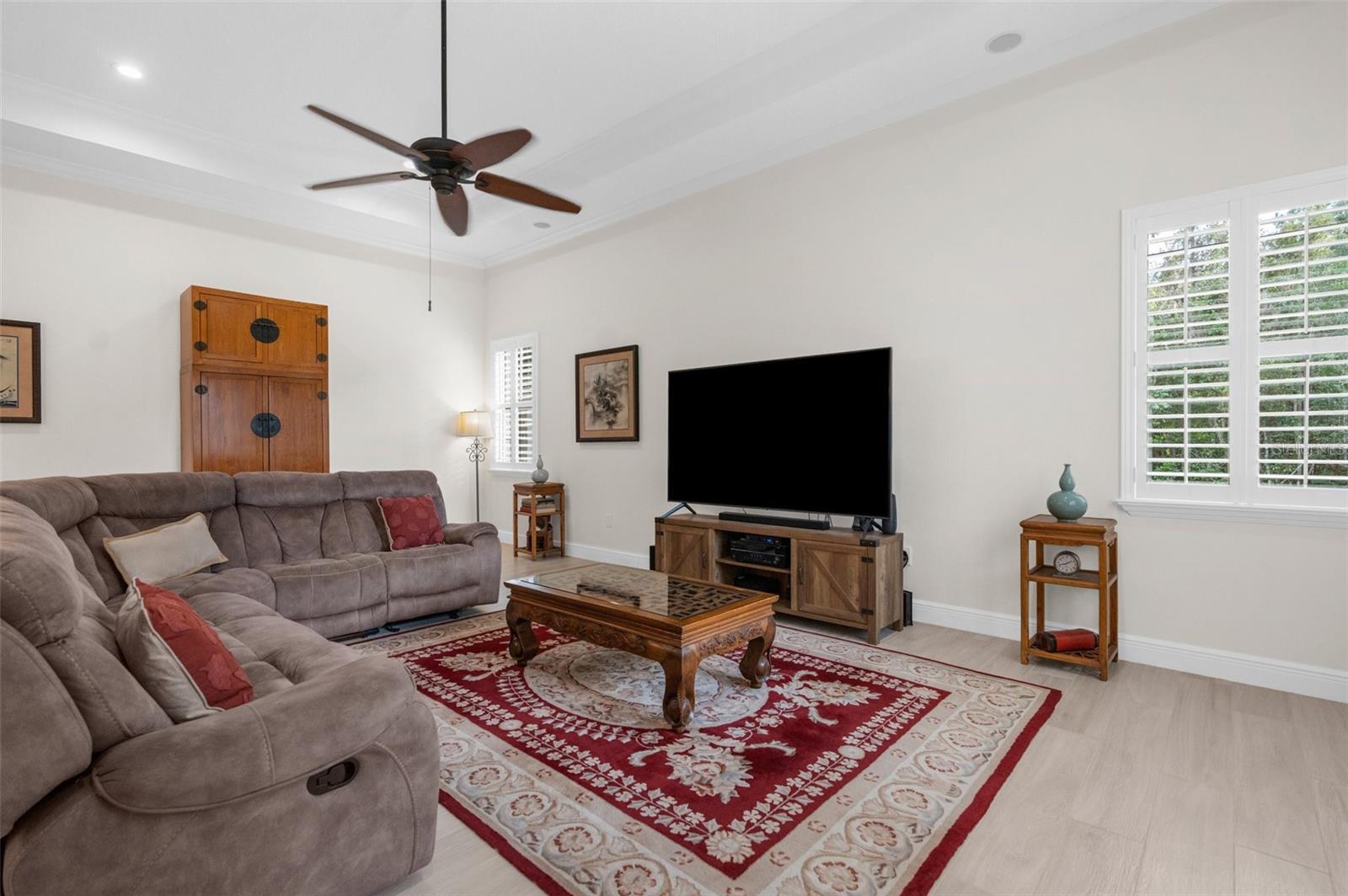 Huge family room area with tray ceiling. Flush mount speakers in place.