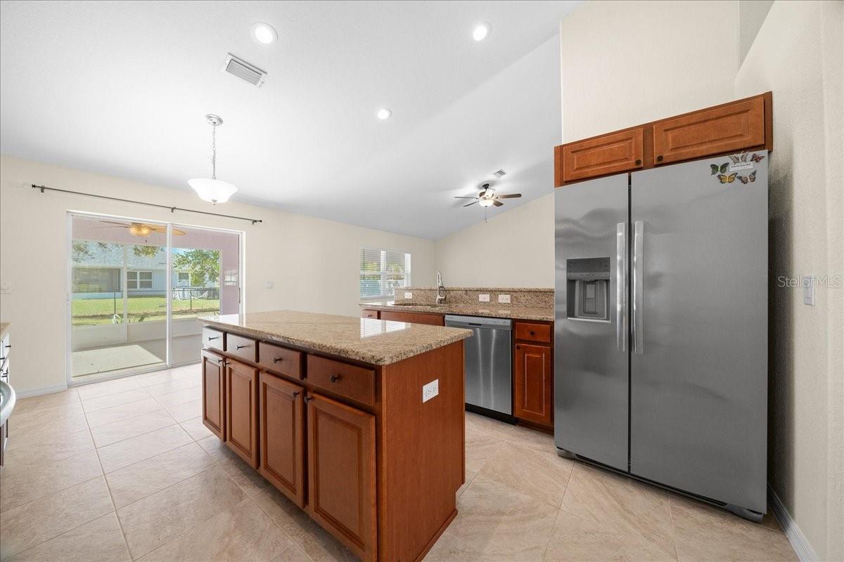 Kitchen has plenty of counterspace!