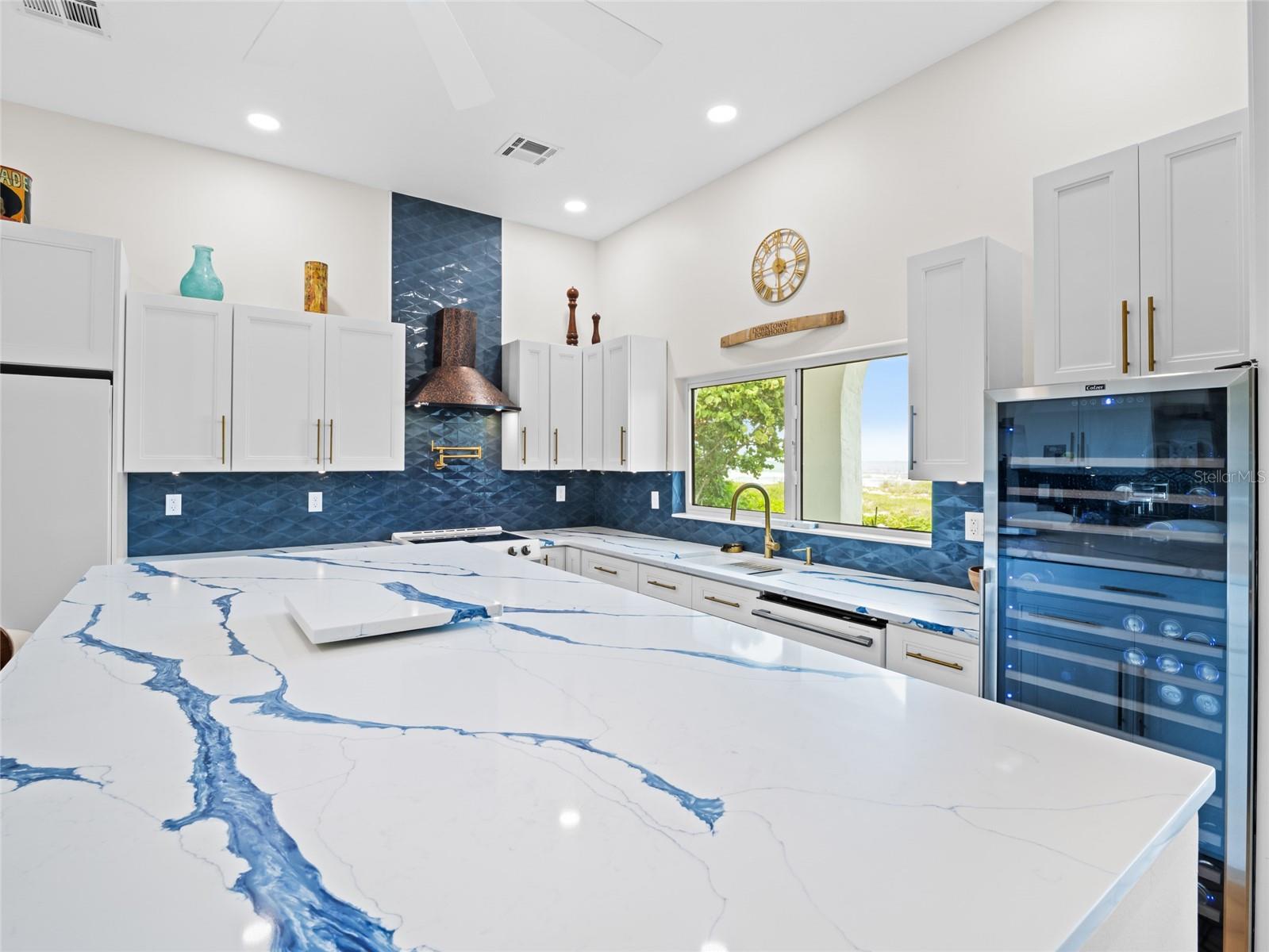 O6347884 Property Photo