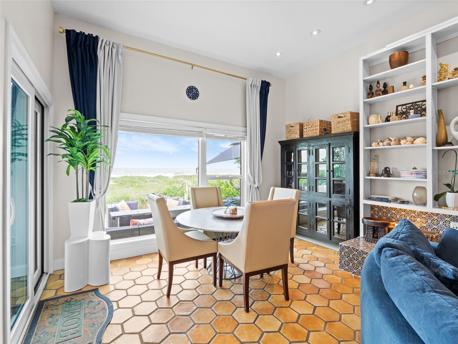 O6347884 Property Photo