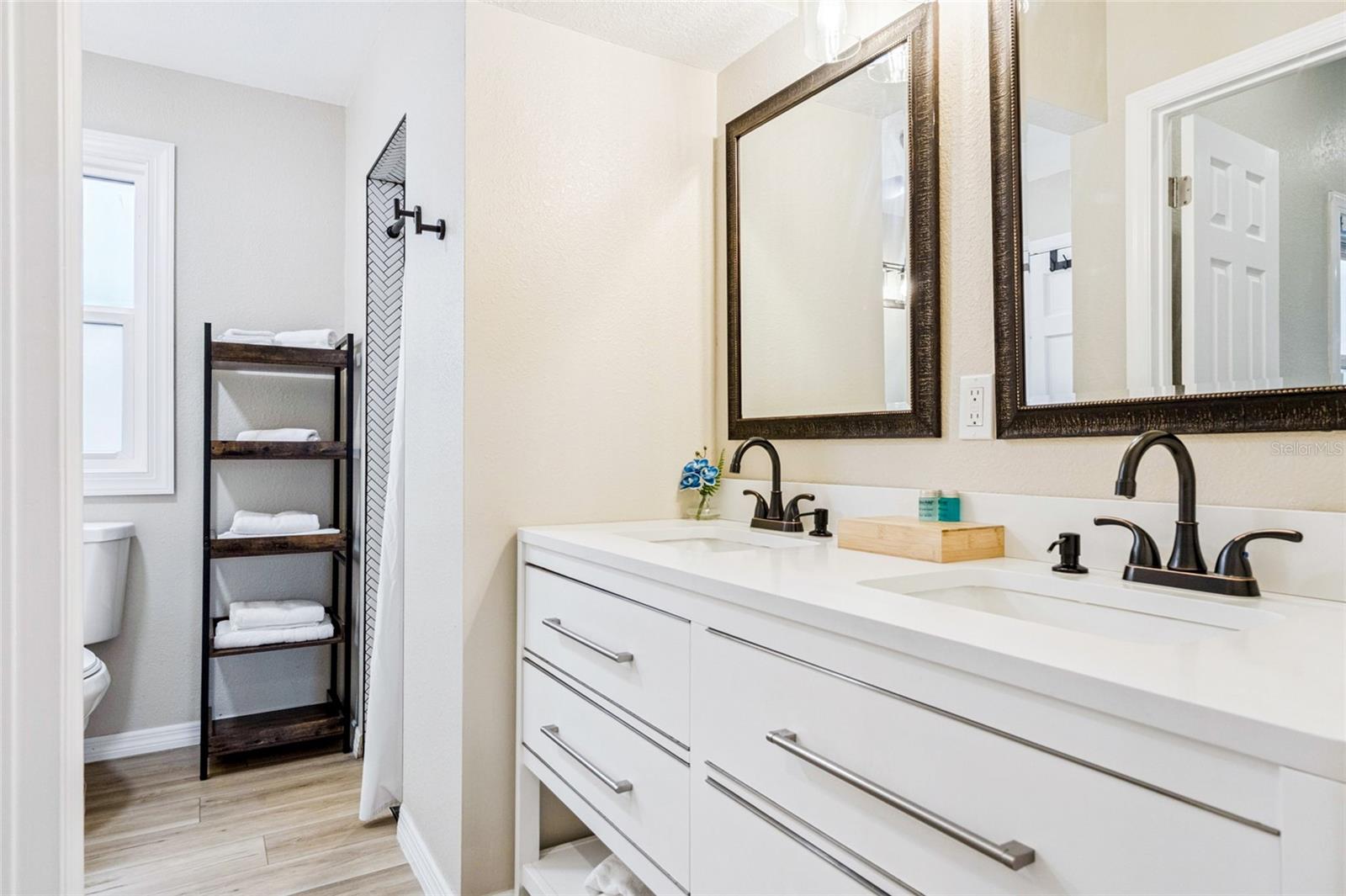 O6347884 Property Photo