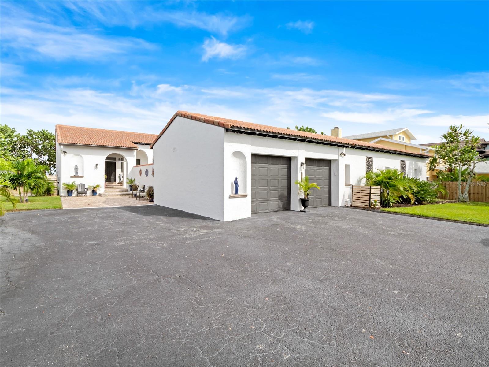 O6347884 Property Photo