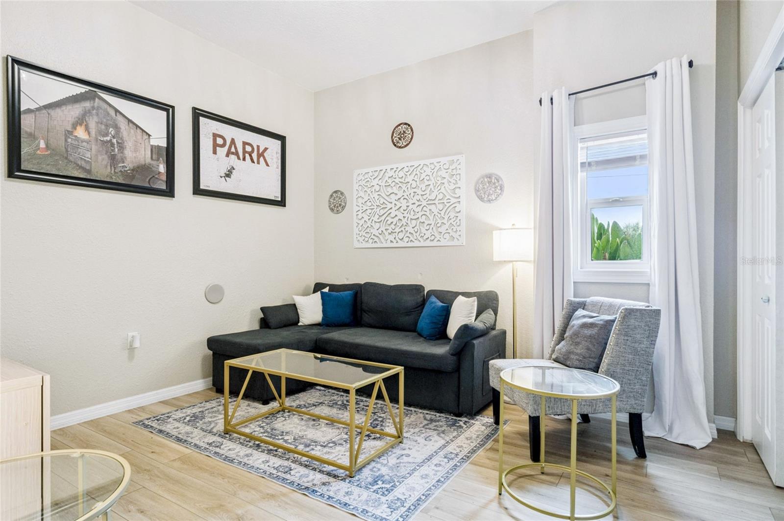 O6347884 Property Photo