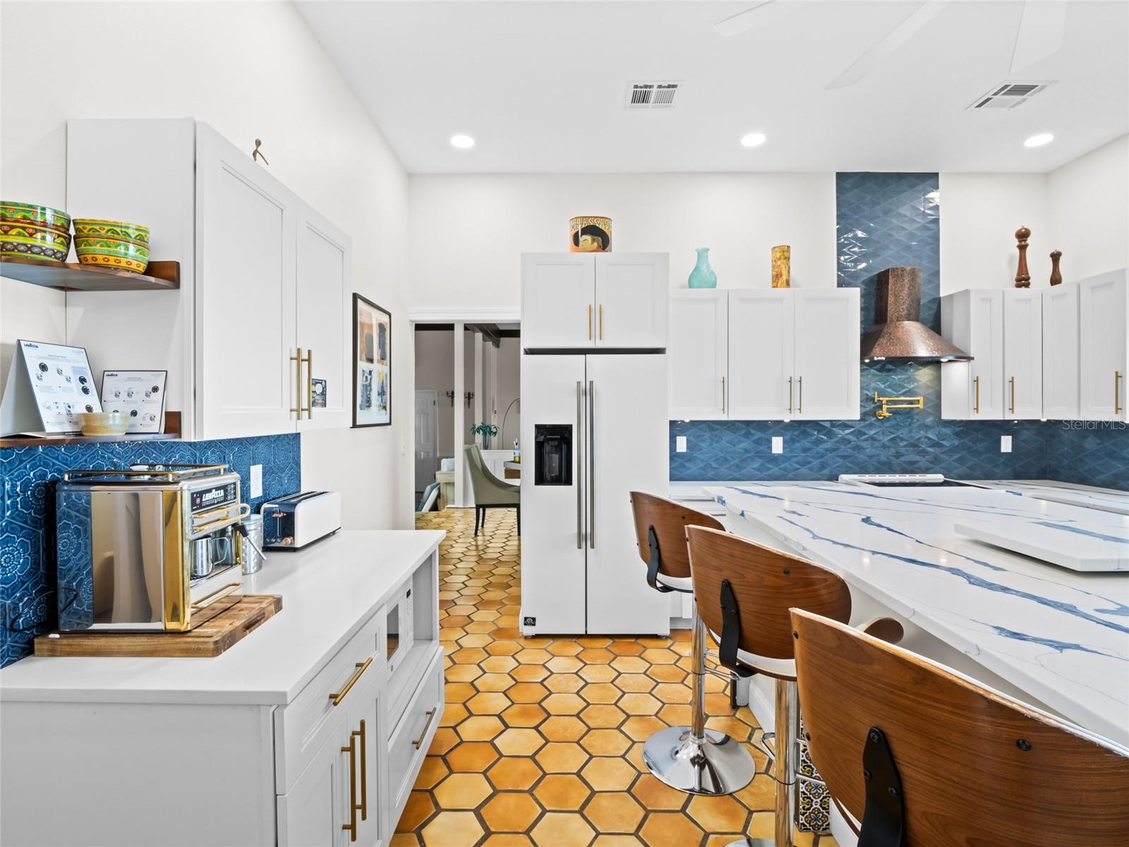 O6347884 Property Photo