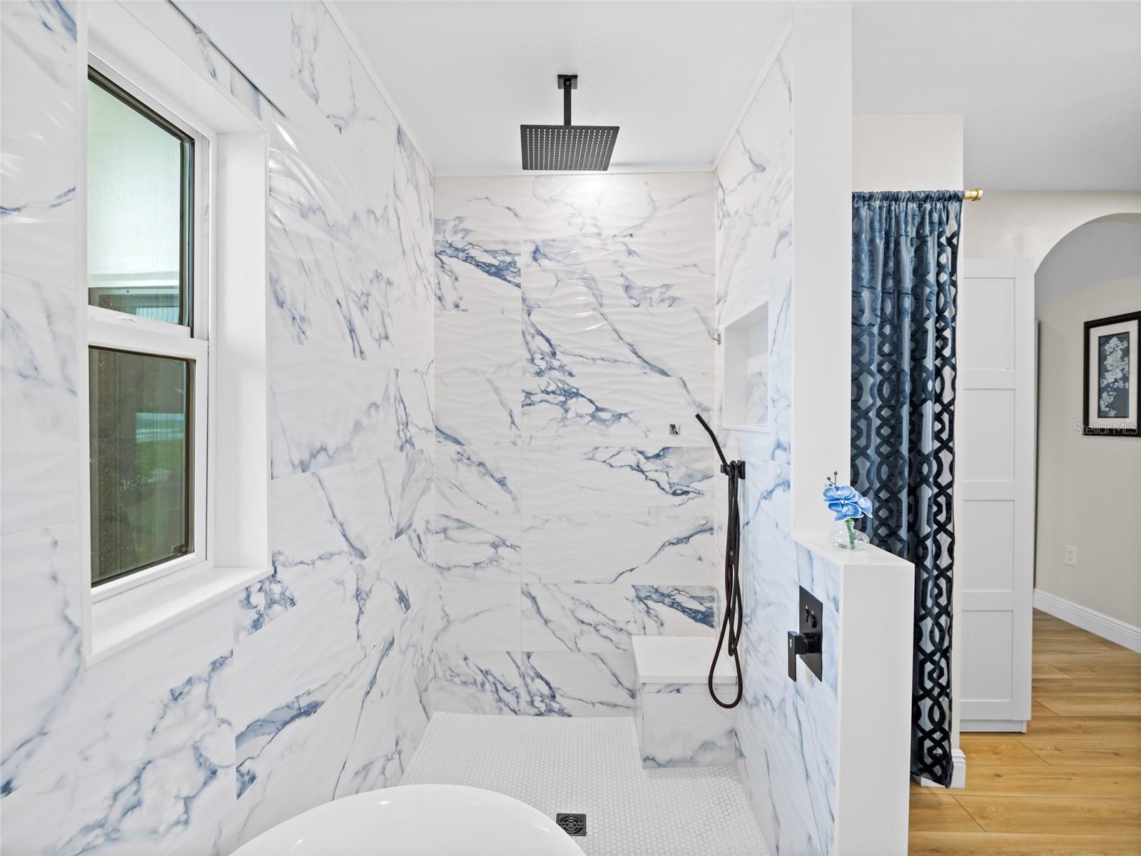 O6347884 Property Photo