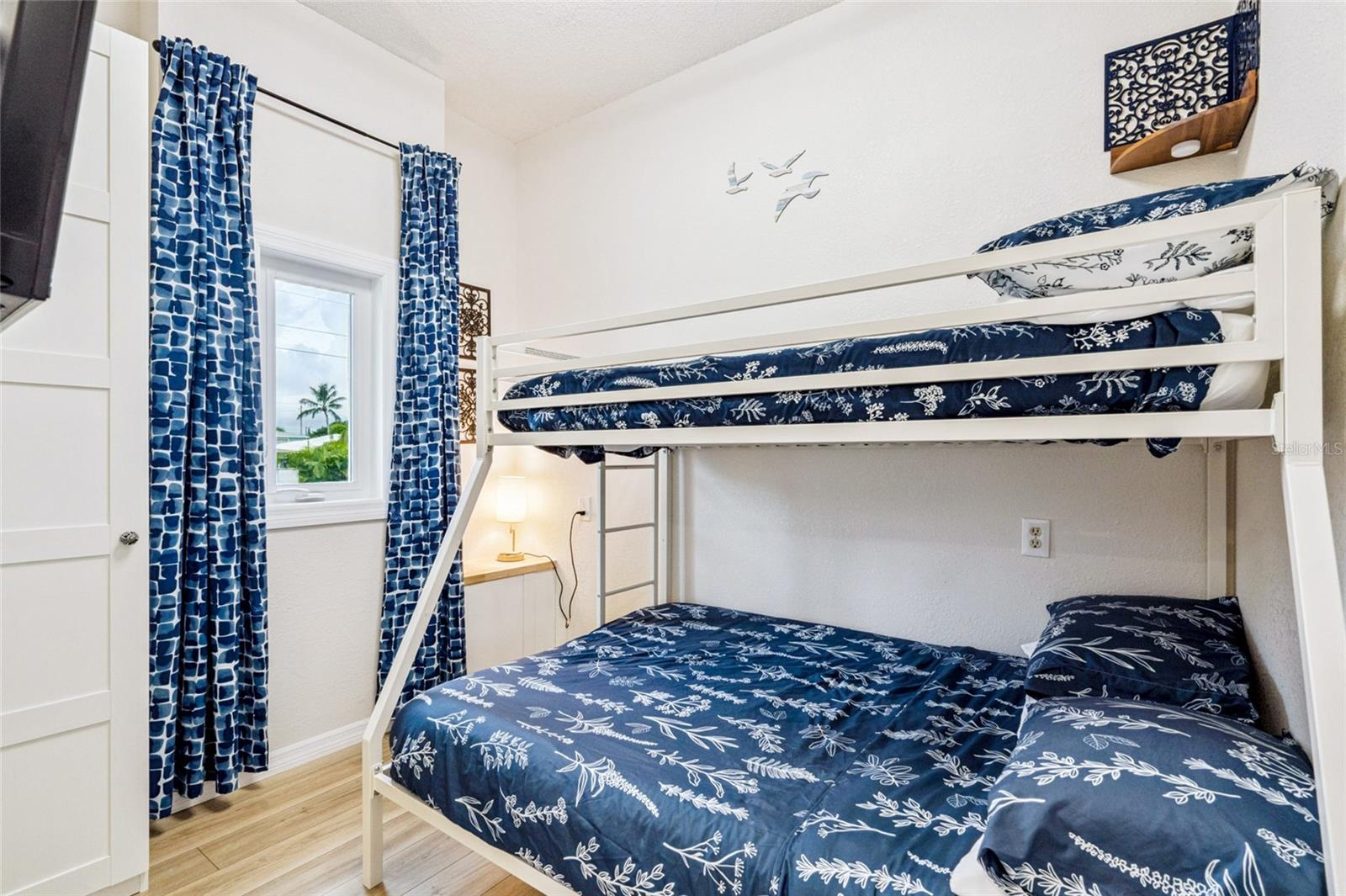 O6347884 Property Photo