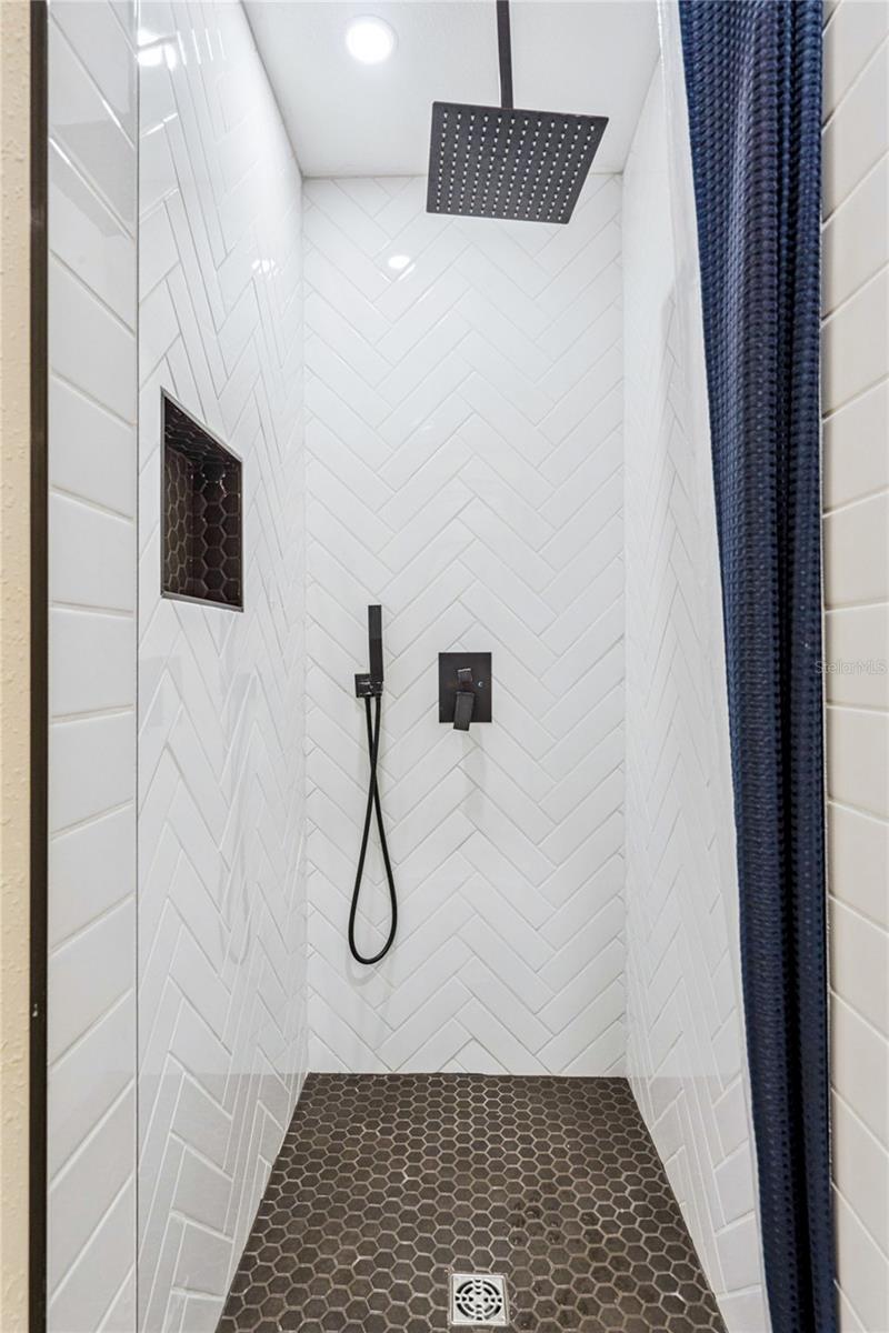 O6347884 Property Photo