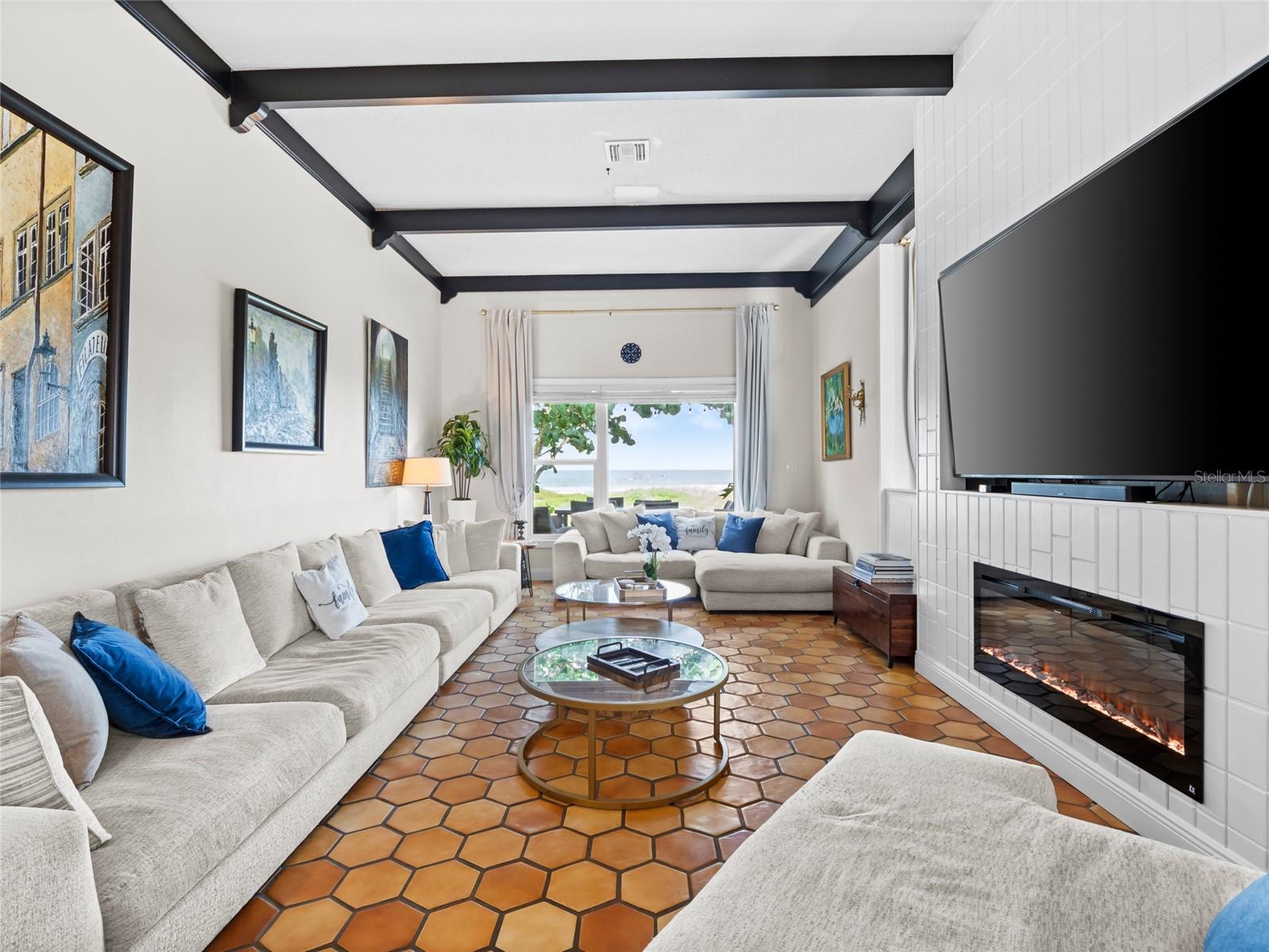 O6347884 Property Photo