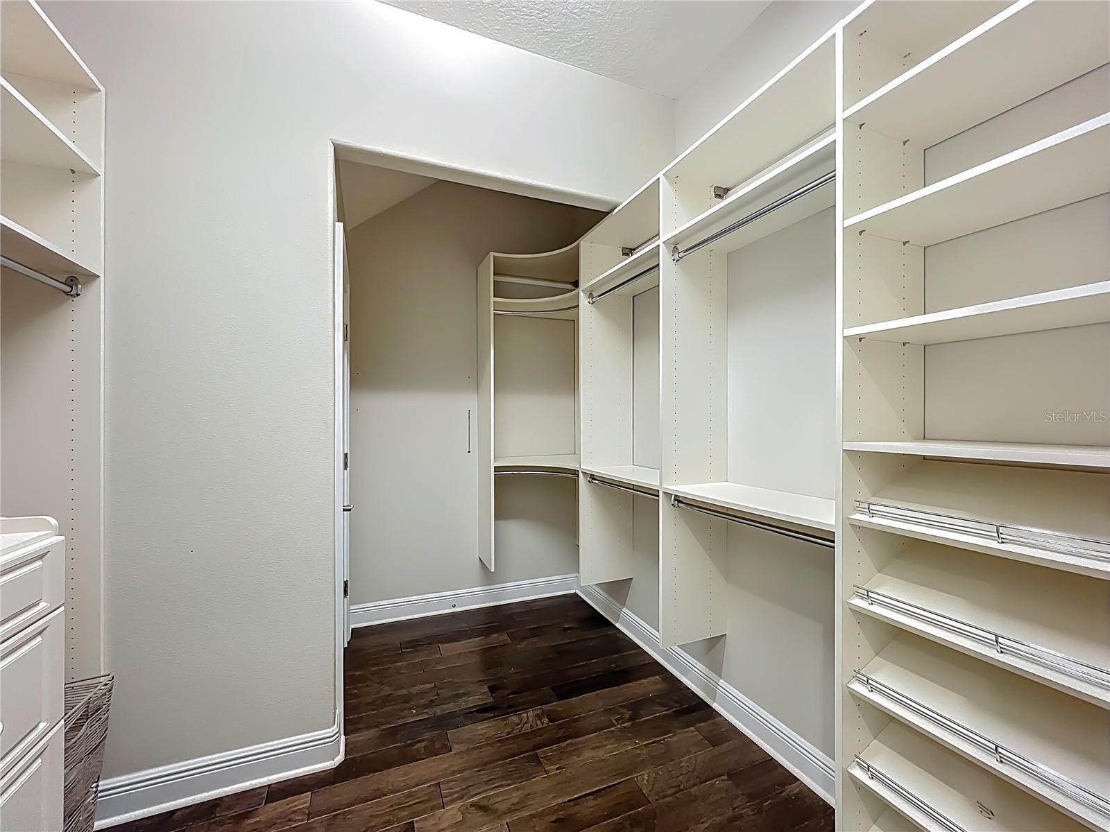 A4666502 Property Photo