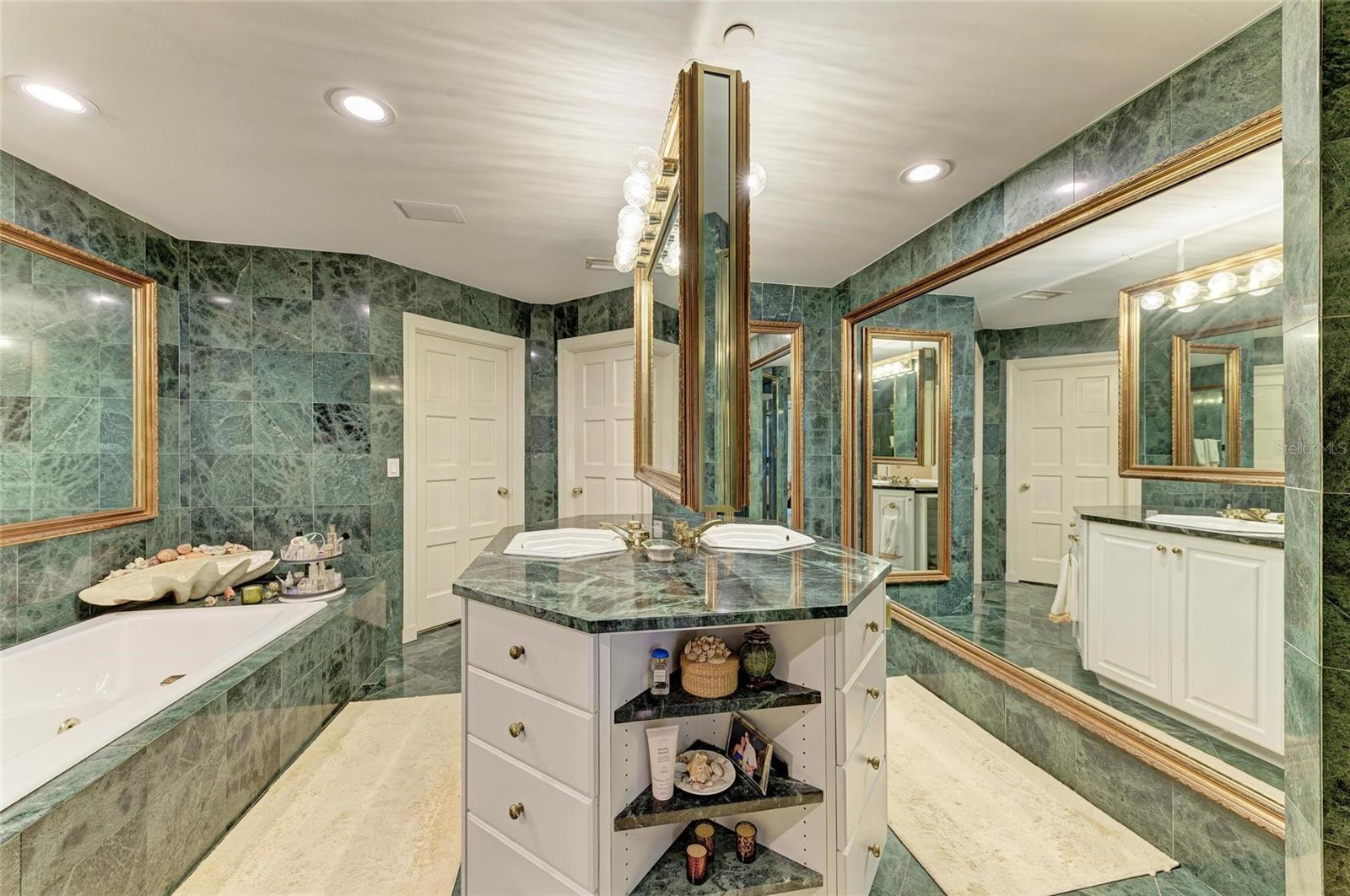 A4666527 Property Photo