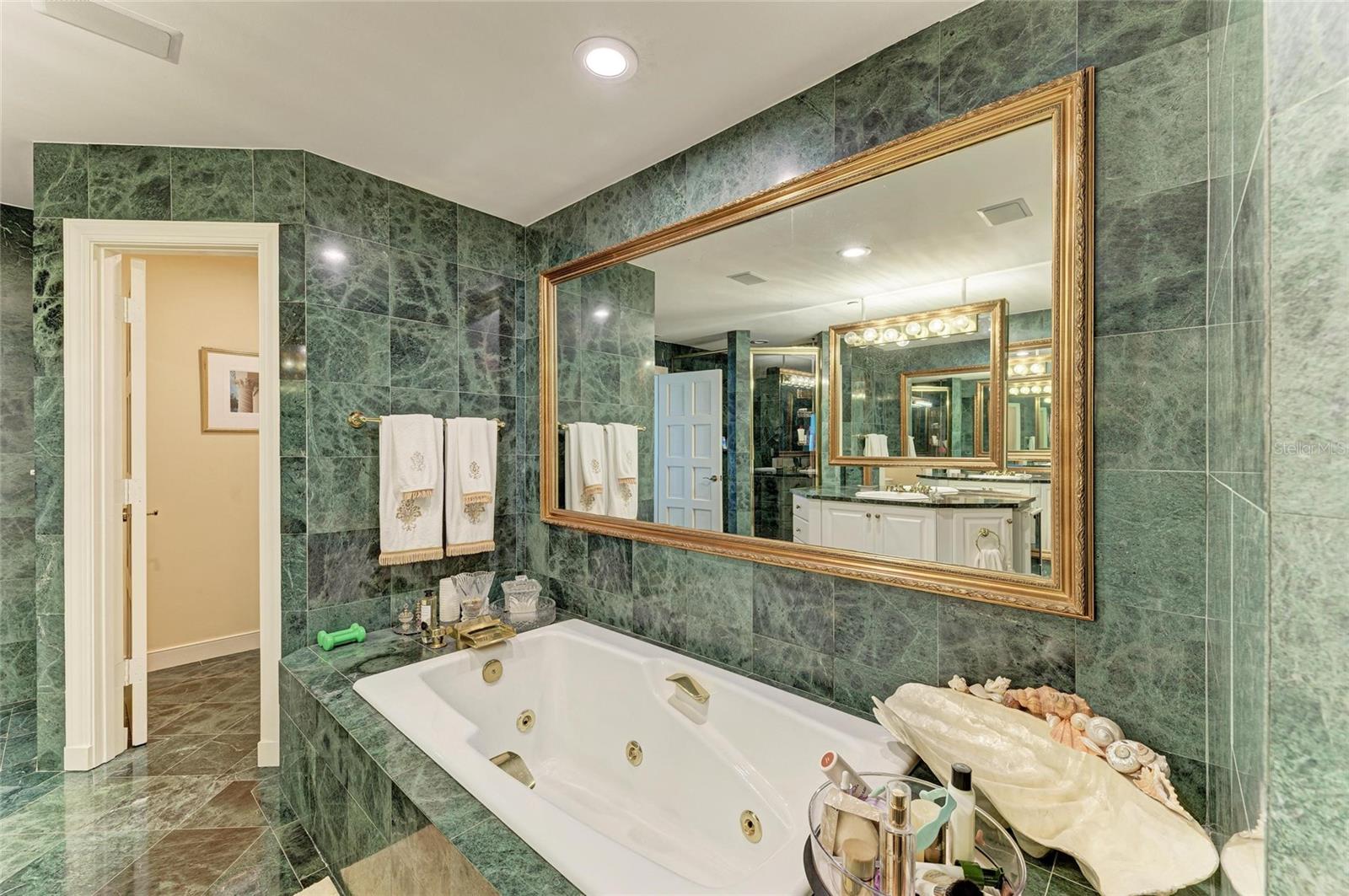 A4666527 Property Photo