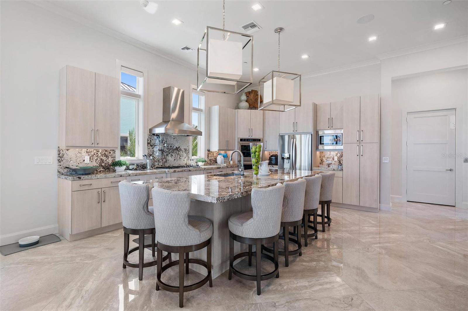 N6140709 Property Photo