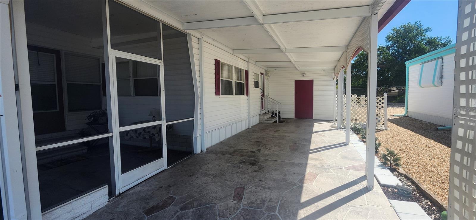 W7879351 Property Photo