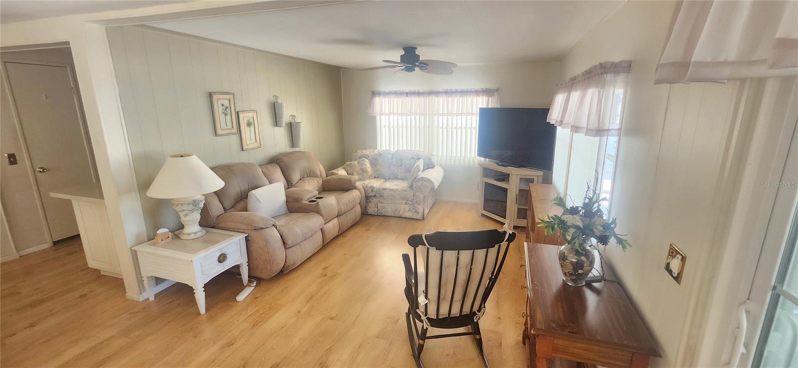 W7879351 Property Photo