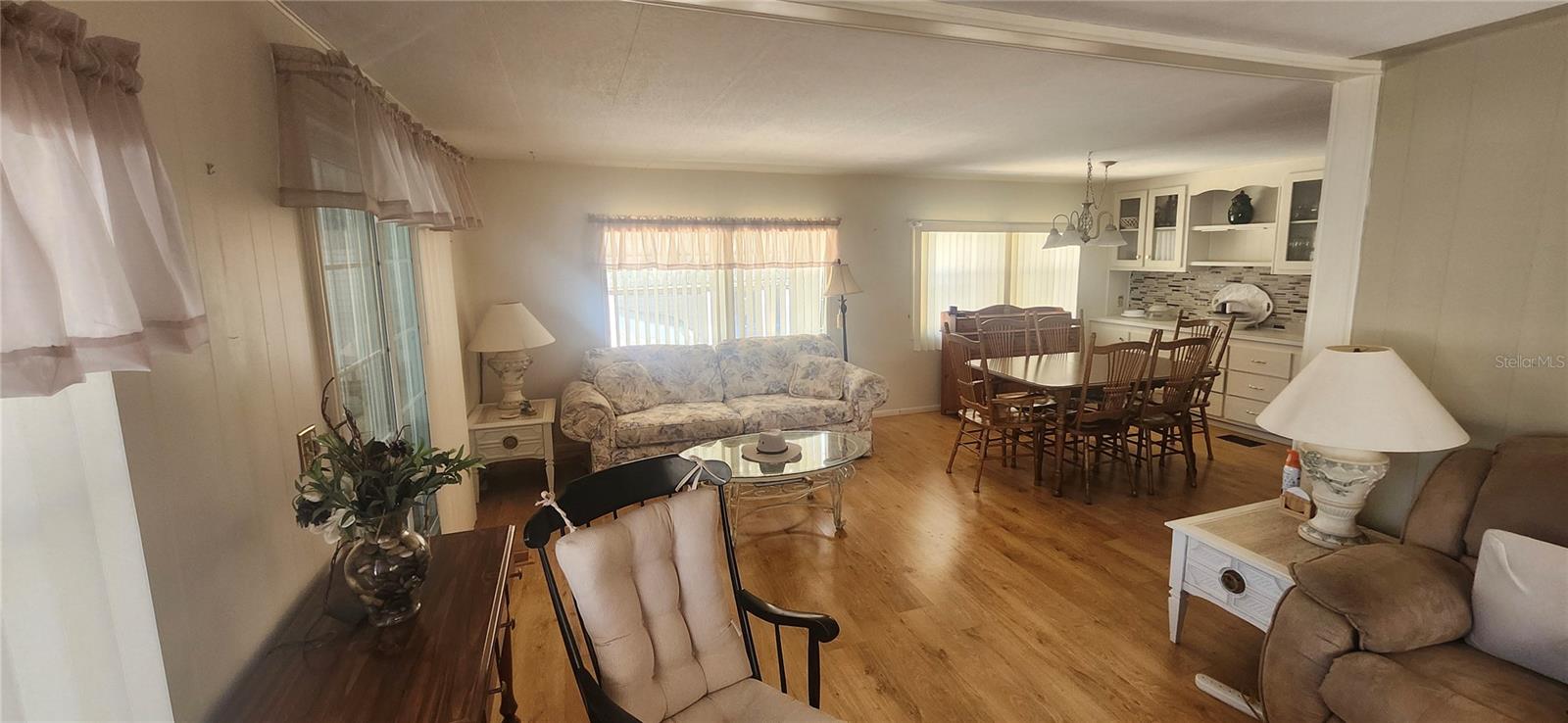 W7879351 Property Photo